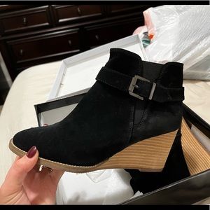 Blondo Natalia B6816 015 black suede wedge booties- waterproof